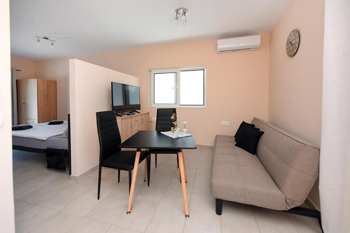 Happy Days Home Apartment Und Studio/Penthouse イアリソス エクステリア 写真