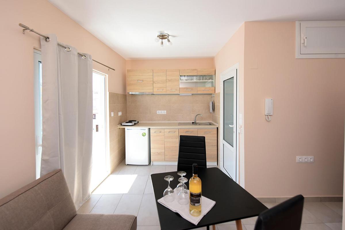 Happy Days Home Apartment Und Studio/Penthouse イアリソス エクステリア 写真