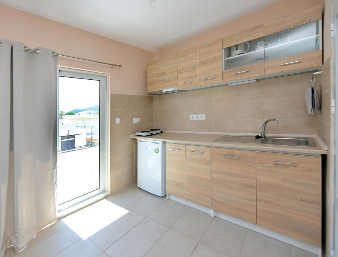 Happy Days Home Apartment Und Studio/Penthouse イアリソス エクステリア 写真
