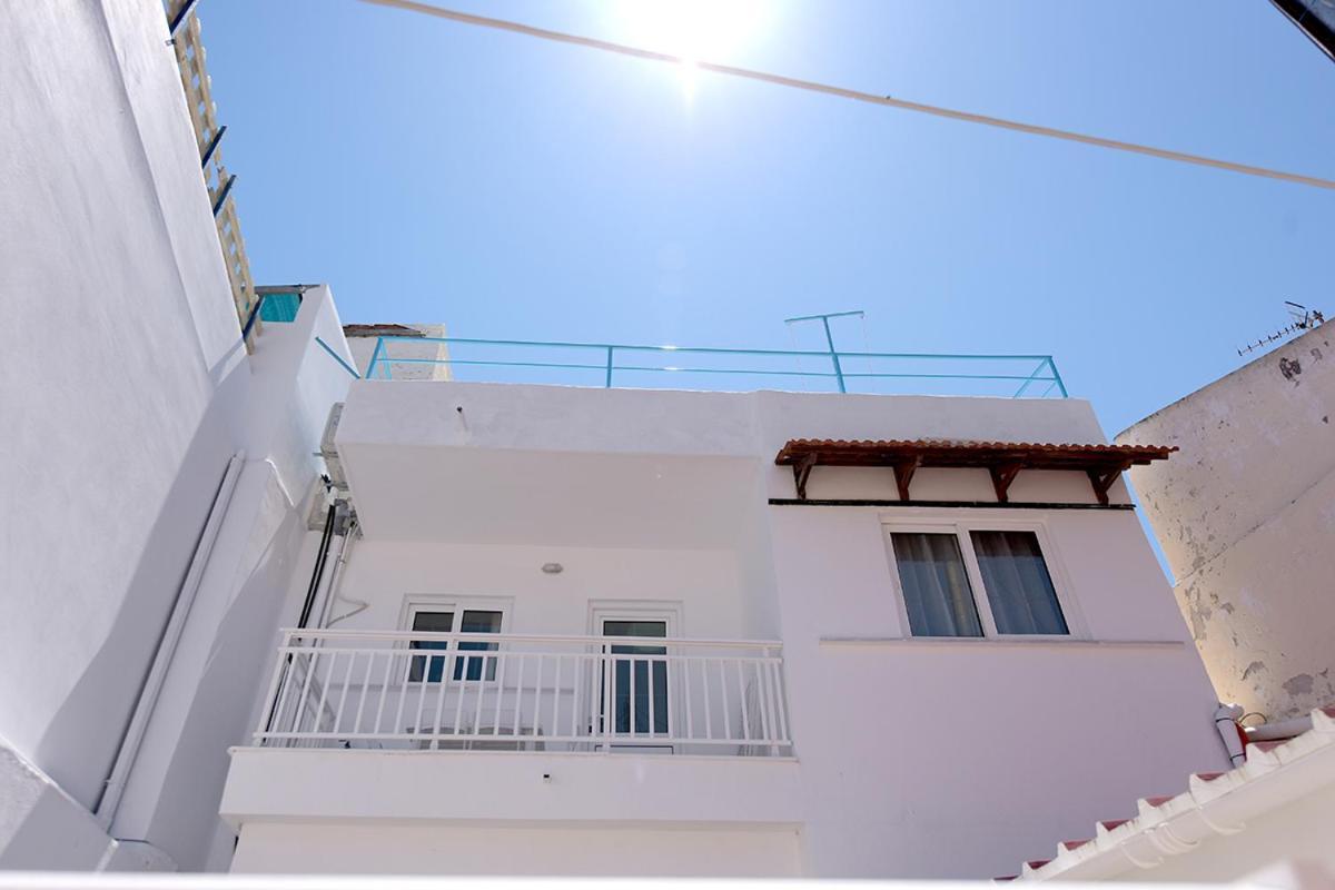 Happy Days Home Apartment Und Studio/Penthouse イアリソス エクステリア 写真