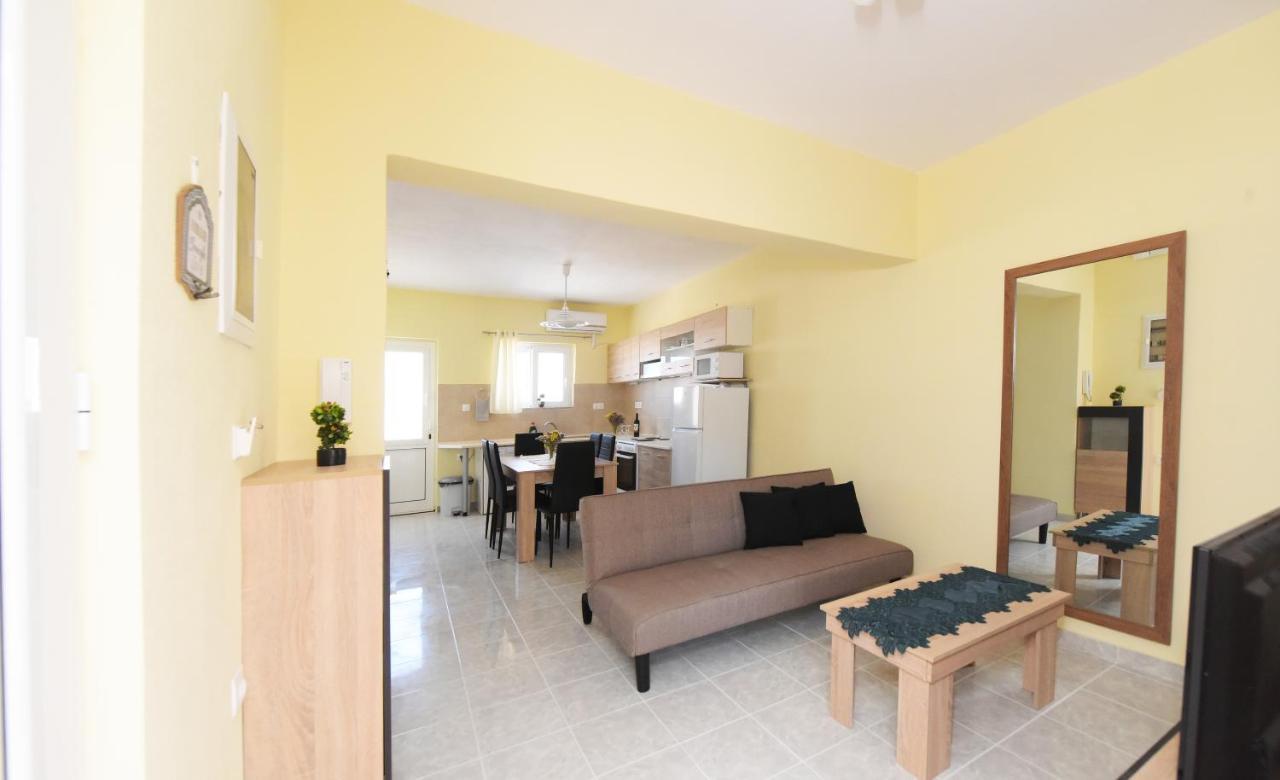 Happy Days Home Apartment Und Studio/Penthouse イアリソス エクステリア 写真