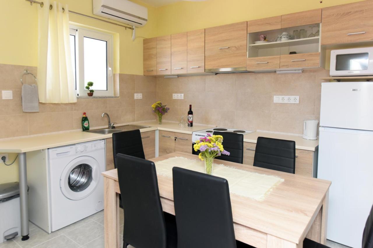 Happy Days Home Apartment Und Studio/Penthouse イアリソス エクステリア 写真